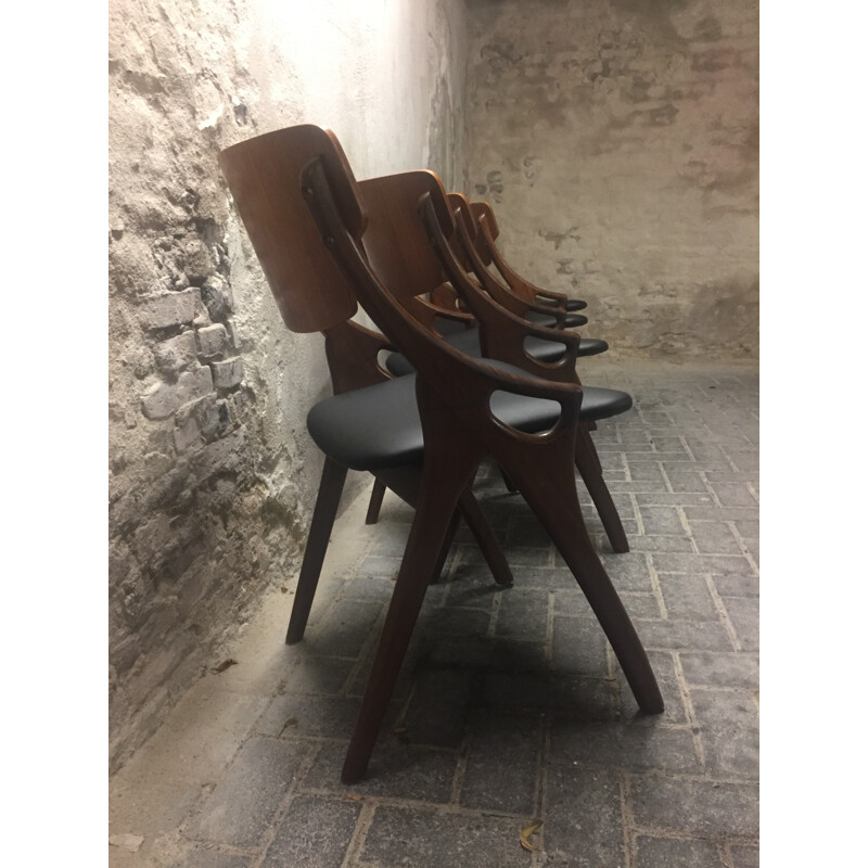 Suite de 4 chaises à repas Mogens Kold en teck , Arne HOVMAND-OLSEN - 1950