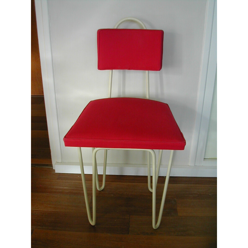 Cadeira vermelha em metal lacado bege, Raoul GUYS - 1950