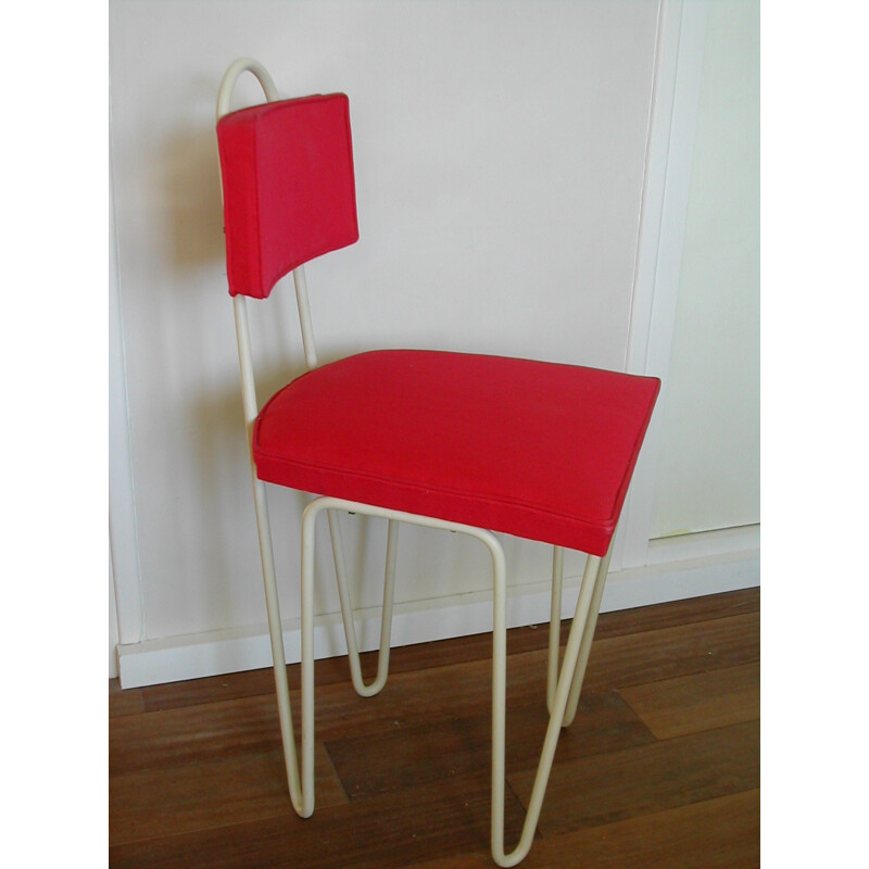 Cadeira vermelha em metal lacado bege, Raoul GUYS - 1950