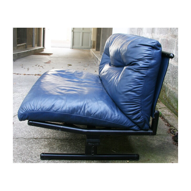 Poltrona Frau low chair in leather and metal, Luigi CERRI - 1980s