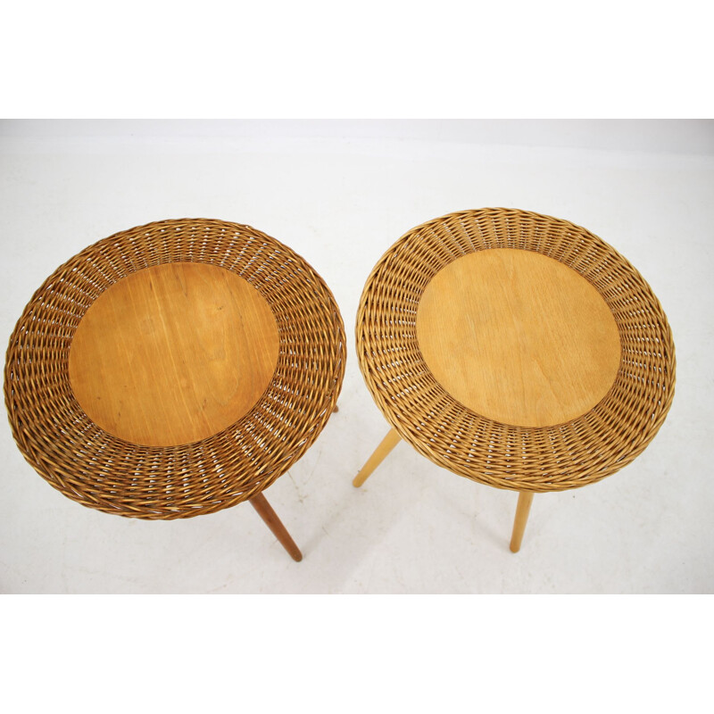 Pareja de mesas auxiliares vintage de madera de Uluv, Checoslovaquia 1970