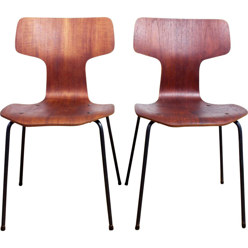 Pair of vintage chairs by Arne Jacobsen for Fritz Hansen