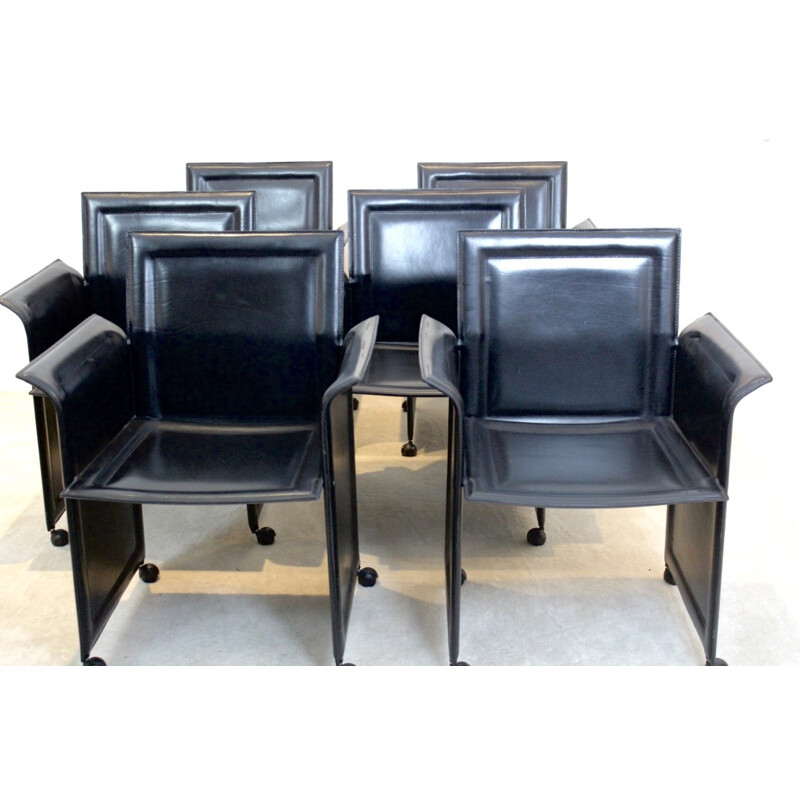 Suite de 6 chaises à repas Matteo Grassi en cuir noir - 1970
