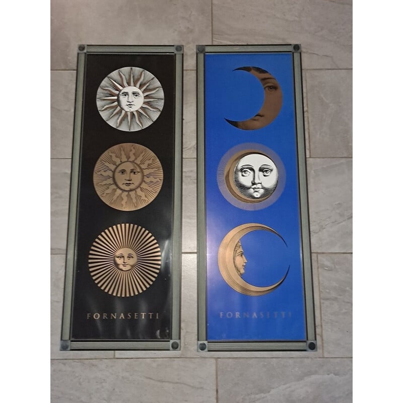 Coppia di manifesti d'epoca di Piero Fornasetti con 3 motivi di sole e luna