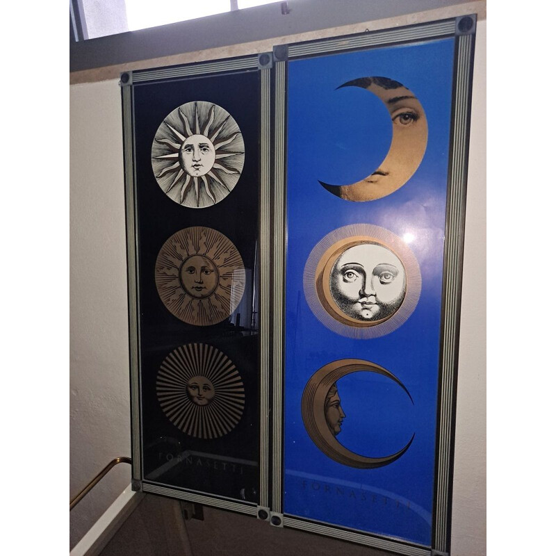 Coppia di manifesti d'epoca di Piero Fornasetti con 3 motivi di sole e luna