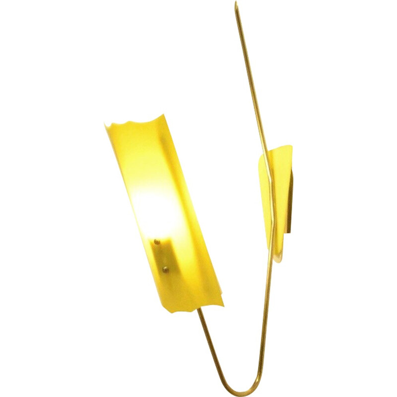 Large French wall lamp in yellow plexiglas and brass - 1960s