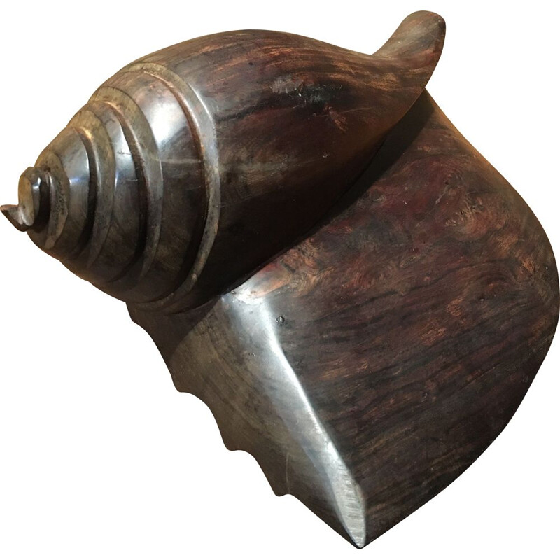 Vintage-Muschel aus sulptiertem Holz