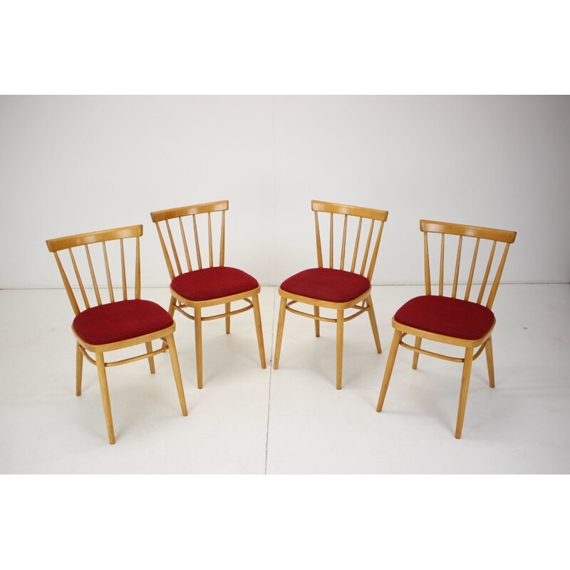 Conjunto de 4 cadeiras de madeira e tecido vintage de Tatra Pravenec, Checoslováquia 1970