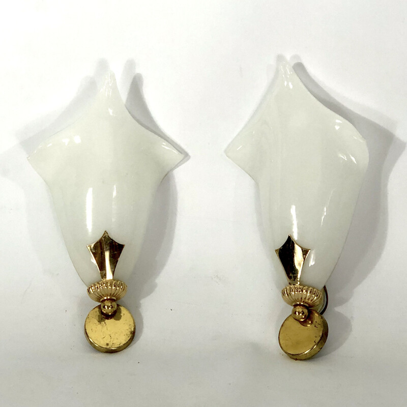 Pair of vintage Murano milk glass wall lamps by Gio Ponti, 1950