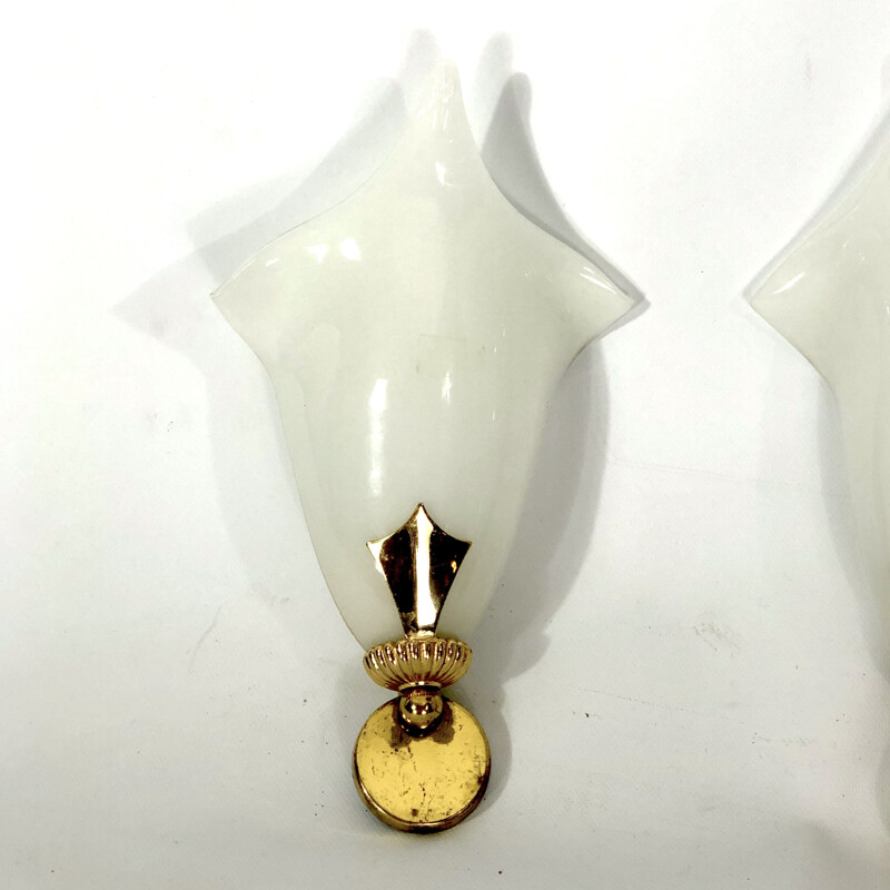 Pair of vintage Murano milk glass wall lamps by Gio Ponti, 1950