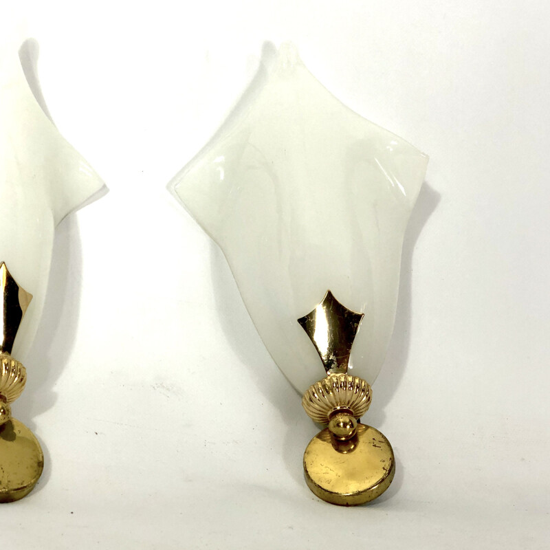 Pair of vintage Murano milk glass wall lamps by Gio Ponti, 1950