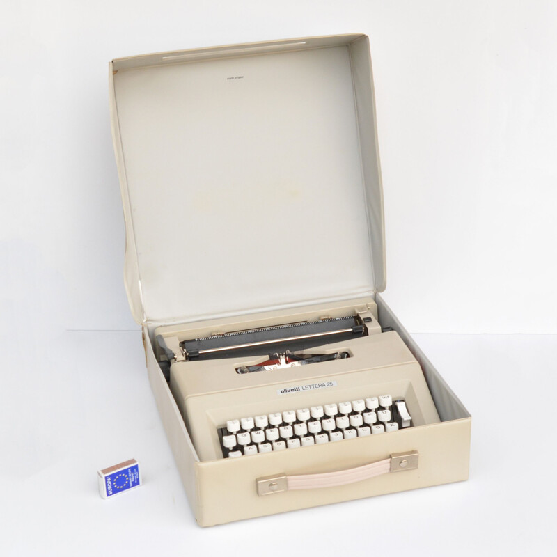 Vintage suitcase typewriter Olivetti Lettera 25 by Mario Bellini, Spain 1970s