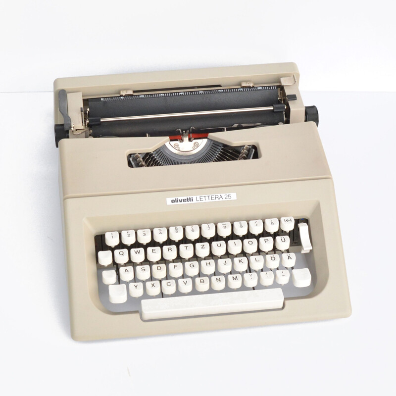 Vintage suitcase typewriter Olivetti Lettera 25 by Mario Bellini, Spain 1970s