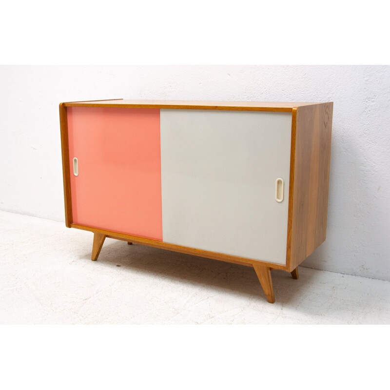 Vintage beukenhouten dressoir "U-450" van Jiří Jiroutek, Tsjechië 1960