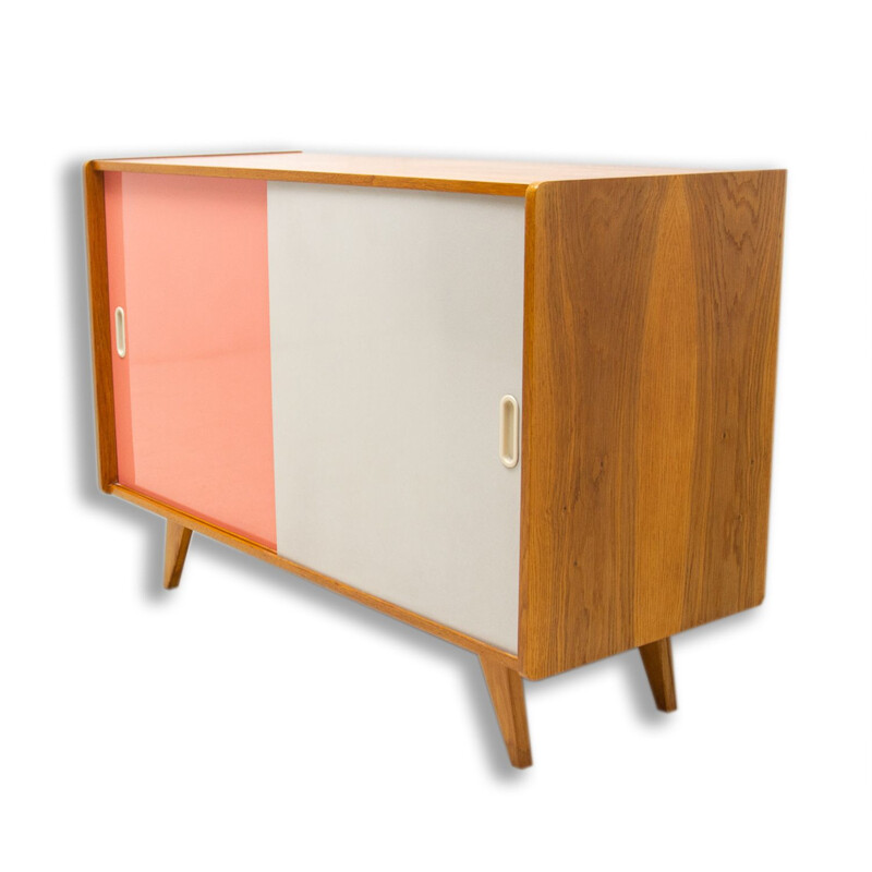 Vintage beukenhouten dressoir "U-450" van Jiří Jiroutek, Tsjechië 1960