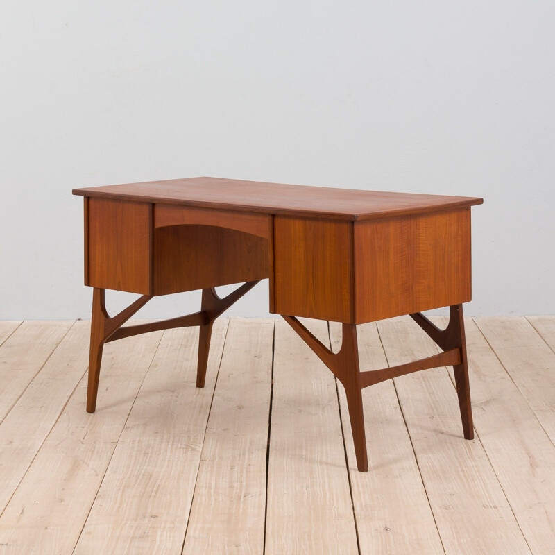 Vintage Deens teakhouten bureau op sculpturaal onderstel, 1960