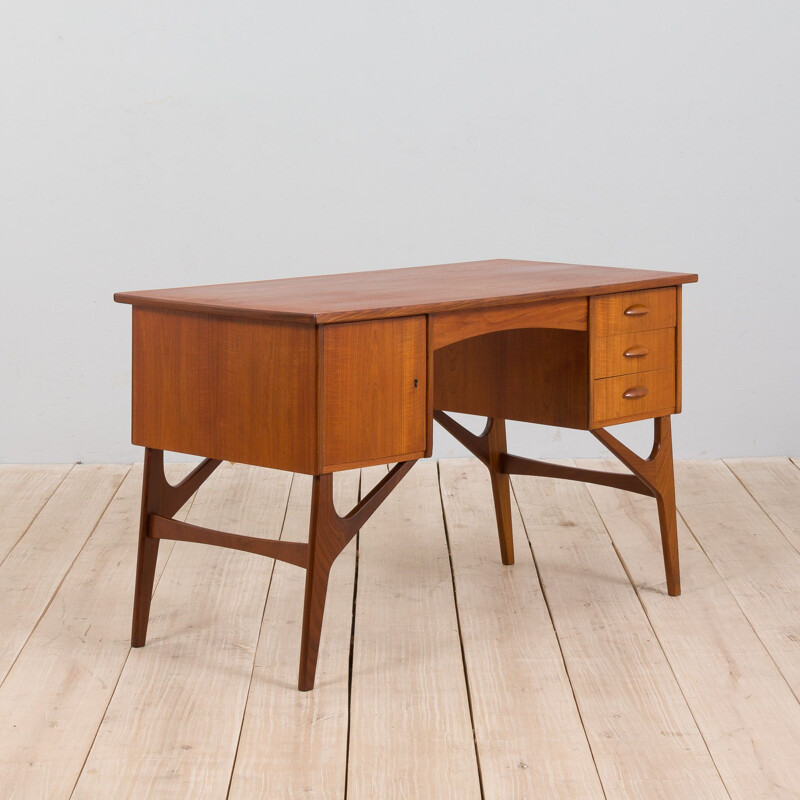 Vintage Deens teakhouten bureau op sculpturaal onderstel, 1960