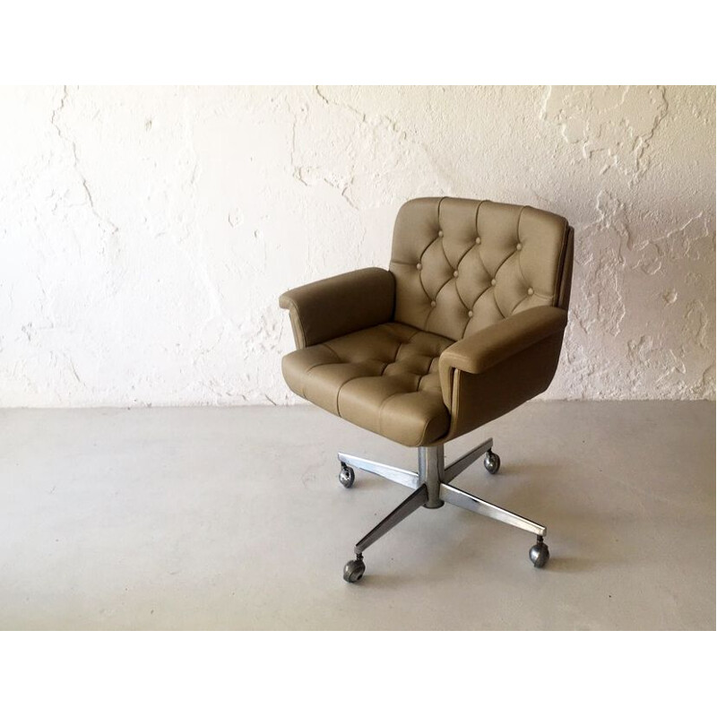 Vintage swivel office armchair with wheels, 1970s