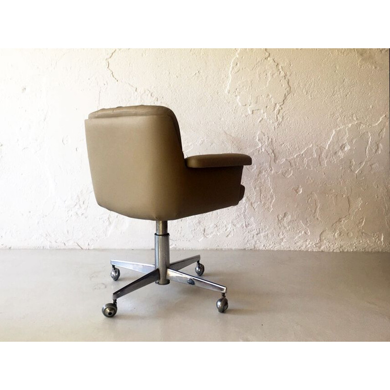 Vintage swivel office armchair with wheels, 1970s