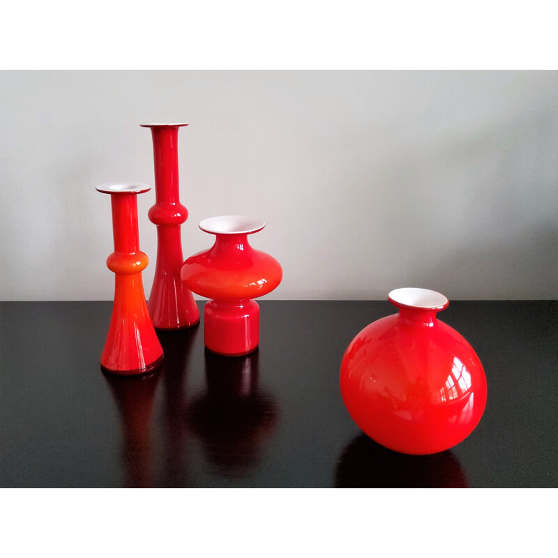 Ensnemble de 4 vases vintage en verre rouge par Per Lütken pour Holmegaard, Danemark 1960