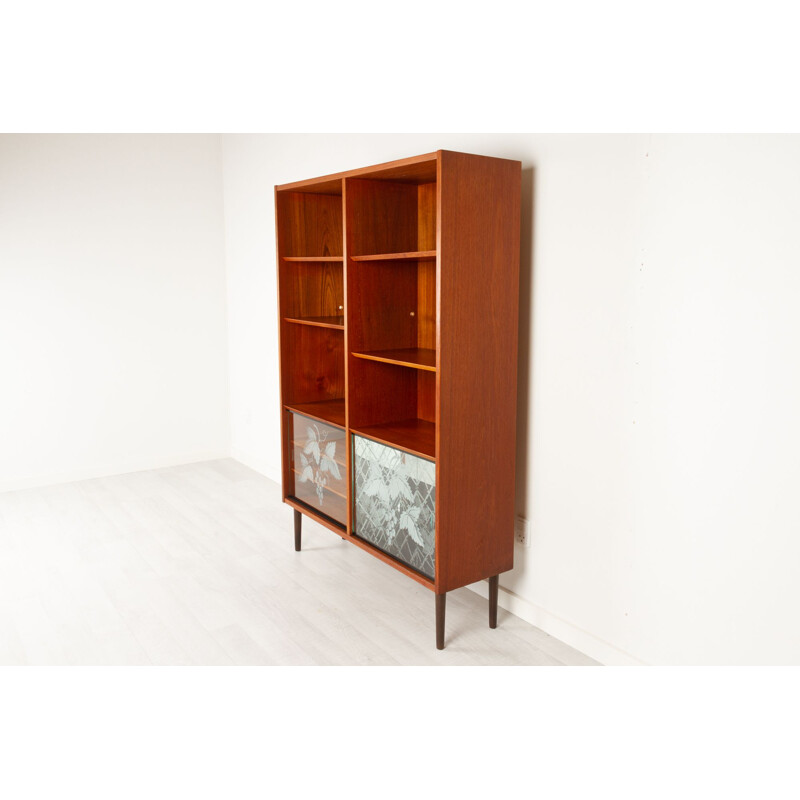 Danish vintage teak bookcase by Hundevad & Co, 1960s