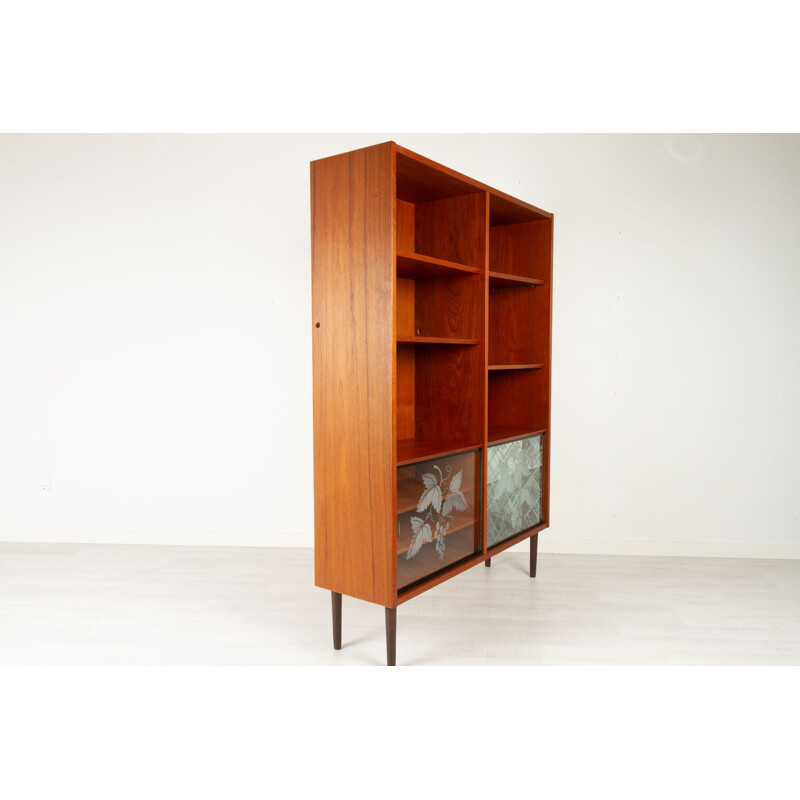 Danish vintage teak bookcase by Hundevad & Co, 1960s