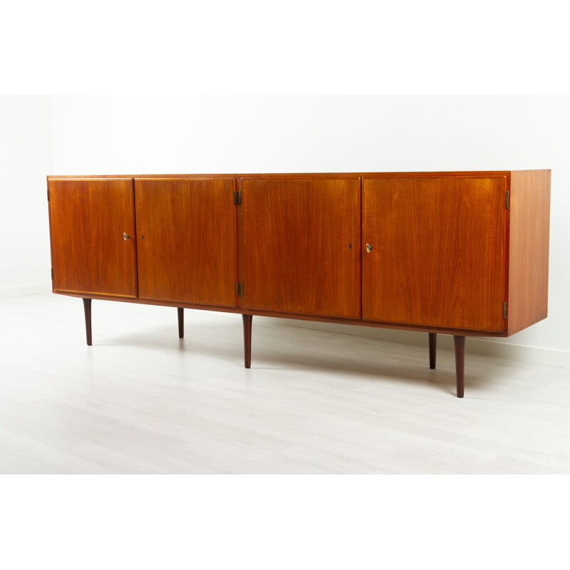 Vintage enfilade in teak by Hundevad, Denmark 1960