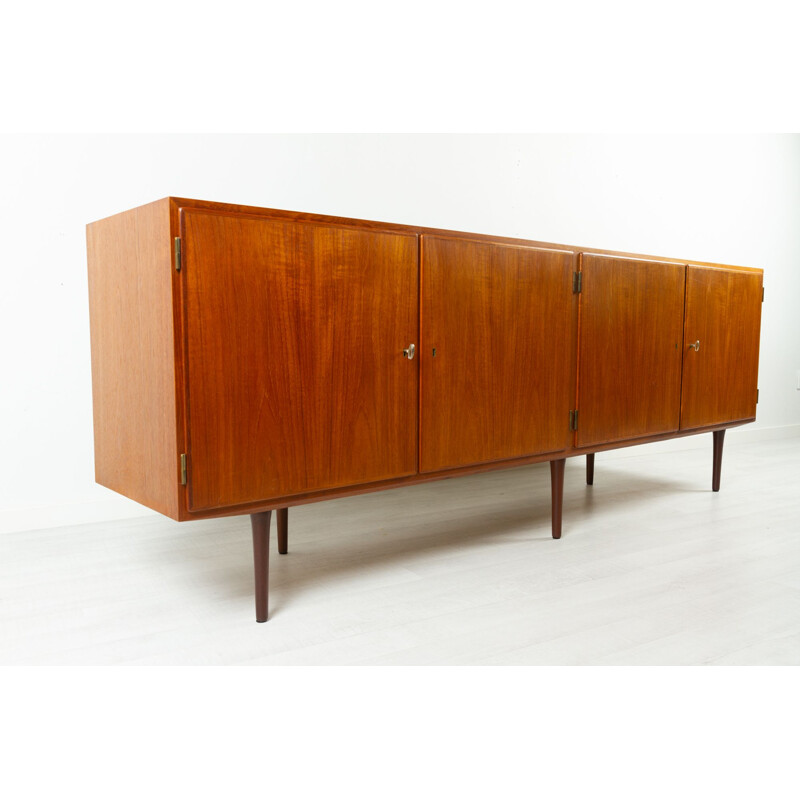 Vintage enfilade in teak by Hundevad, Denmark 1960