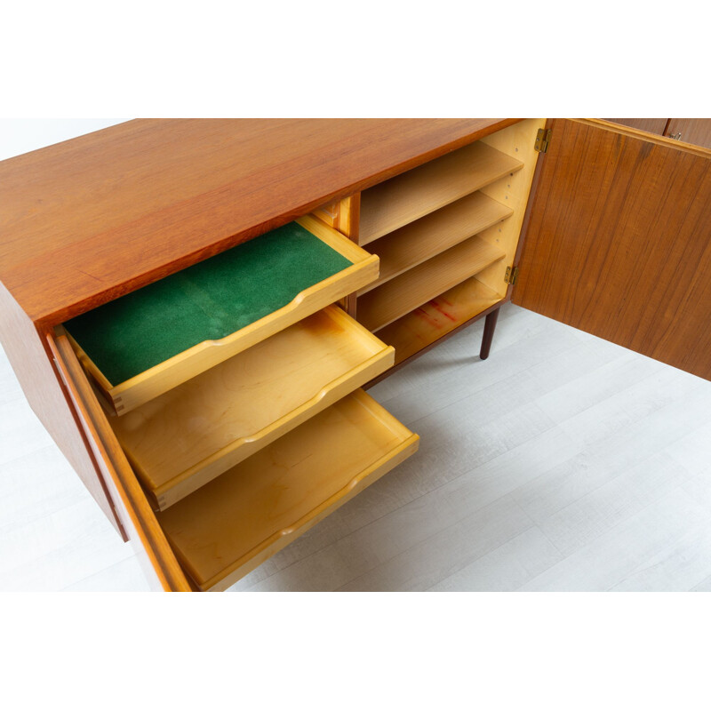 Vintage enfilade in teak by Hundevad, Denmark 1960