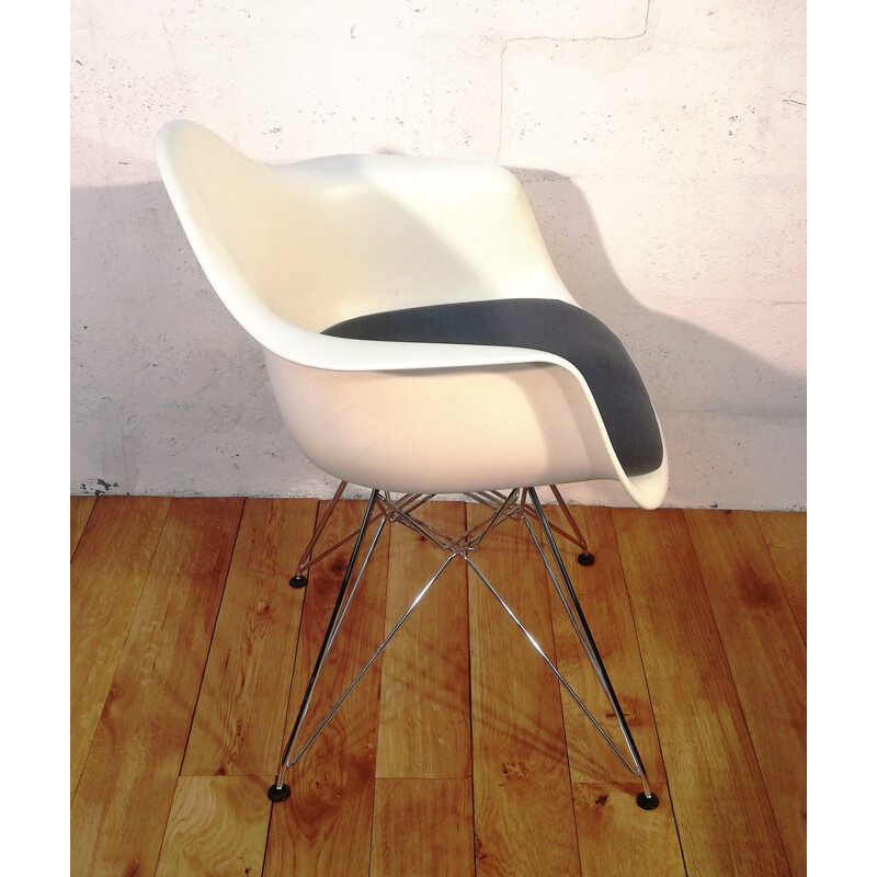 DAR vintage chair by Charles & Ray Eames for Vitra