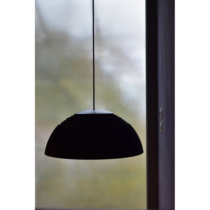 Suspension vintage noire Aj Royal par Arne Jacobsen pour Louis Poulsen, Danemark