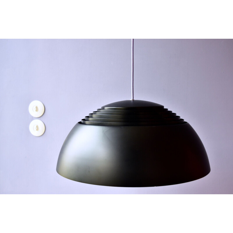 Suspension vintage noire Aj Royal par Arne Jacobsen pour Louis Poulsen, Danemark