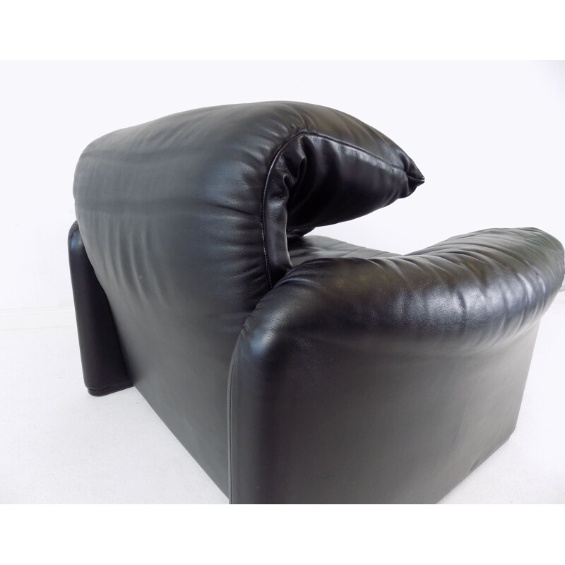 Vintage Maralunga black leather armchair by Vico Magistretti for Cassina, 1970s