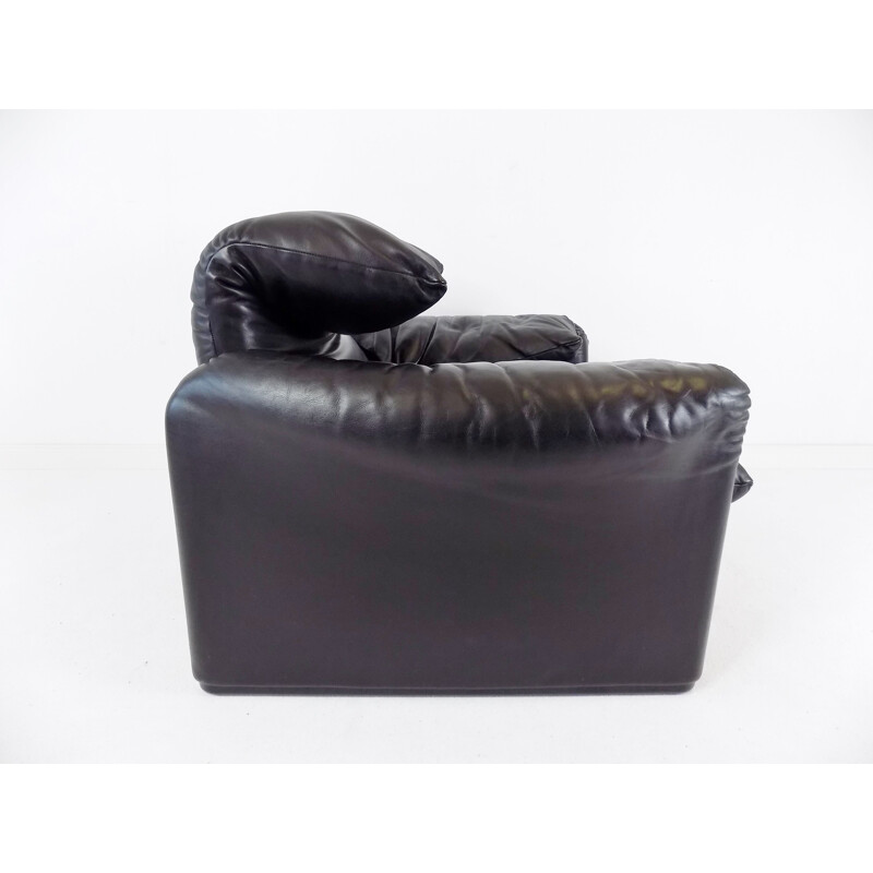 Vintage Maralunga black leather armchair by Vico Magistretti for Cassina, 1970s