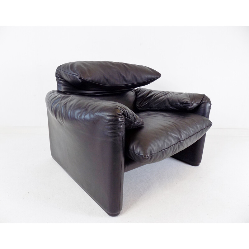 Vintage Maralunga black leather armchair by Vico Magistretti for Cassina, 1970s