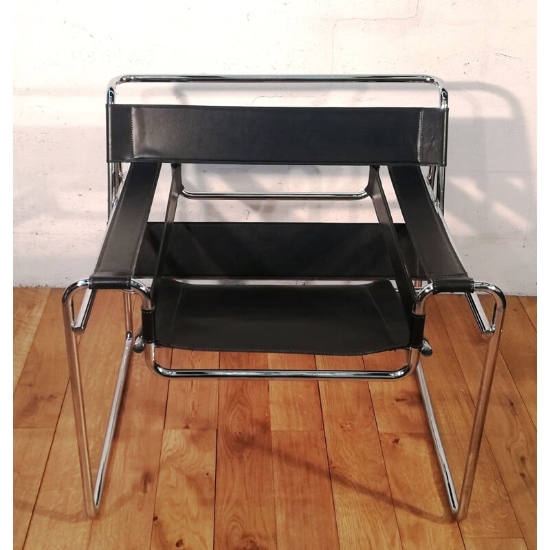 Vintage Wassily B3 armchair in leather and aluminium by Marcel Breuer for Gavina