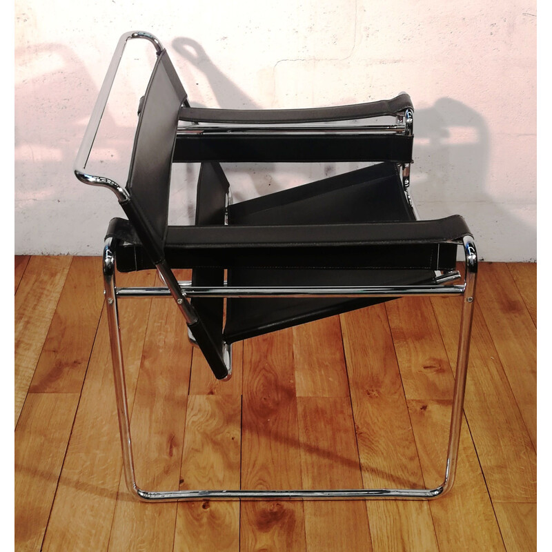 Vintage Wassily B3 armchair in leather and aluminium by Marcel Breuer for Gavina
