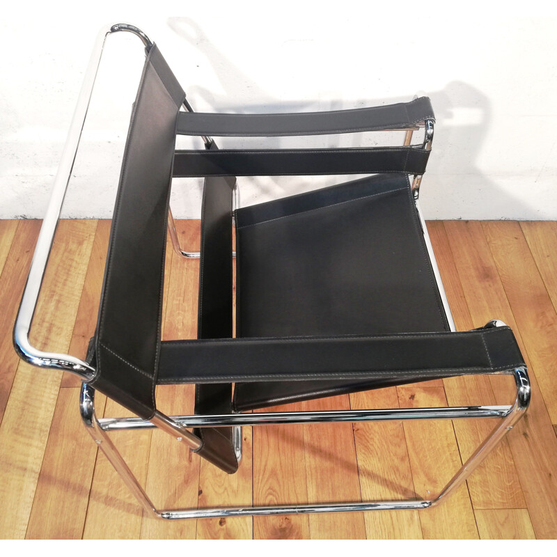 Vintage Wassily B3 armchair in leather and aluminium by Marcel Breuer for Gavina