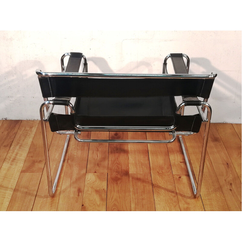 Vintage Wassily B3 armchair in leather and aluminium by Marcel Breuer for Gavina