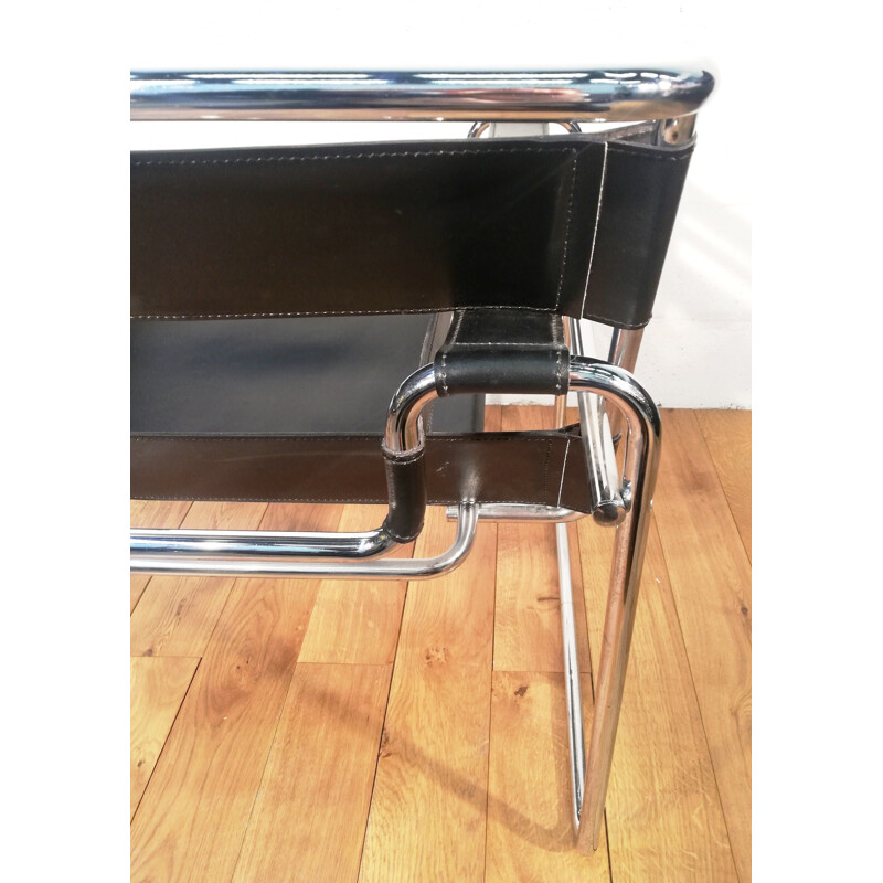 Vintage Wassily B3 armchair in leather and aluminium by Marcel Breuer for Gavina