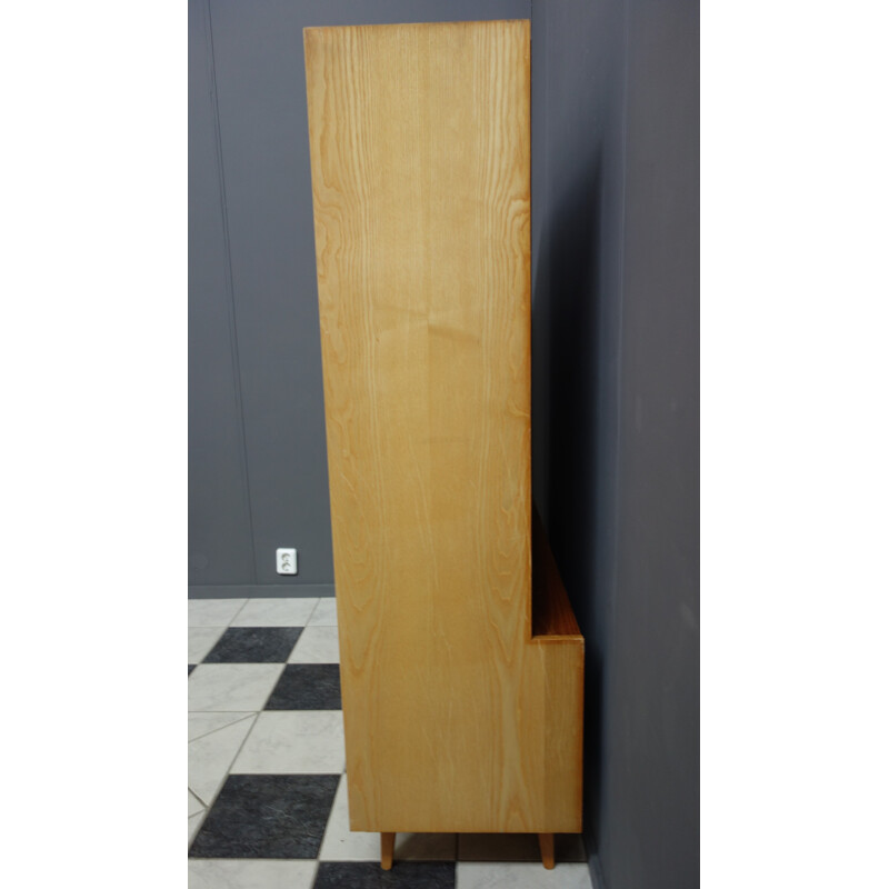 Vintage Sideboard aus blondem Holz mit 2 Glasschiebetüren von Trud Czech, 1960