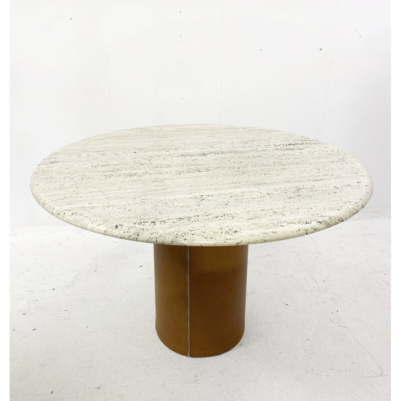 Mesa vintage de travertino con patas de cuero desmontables, Italia 1970