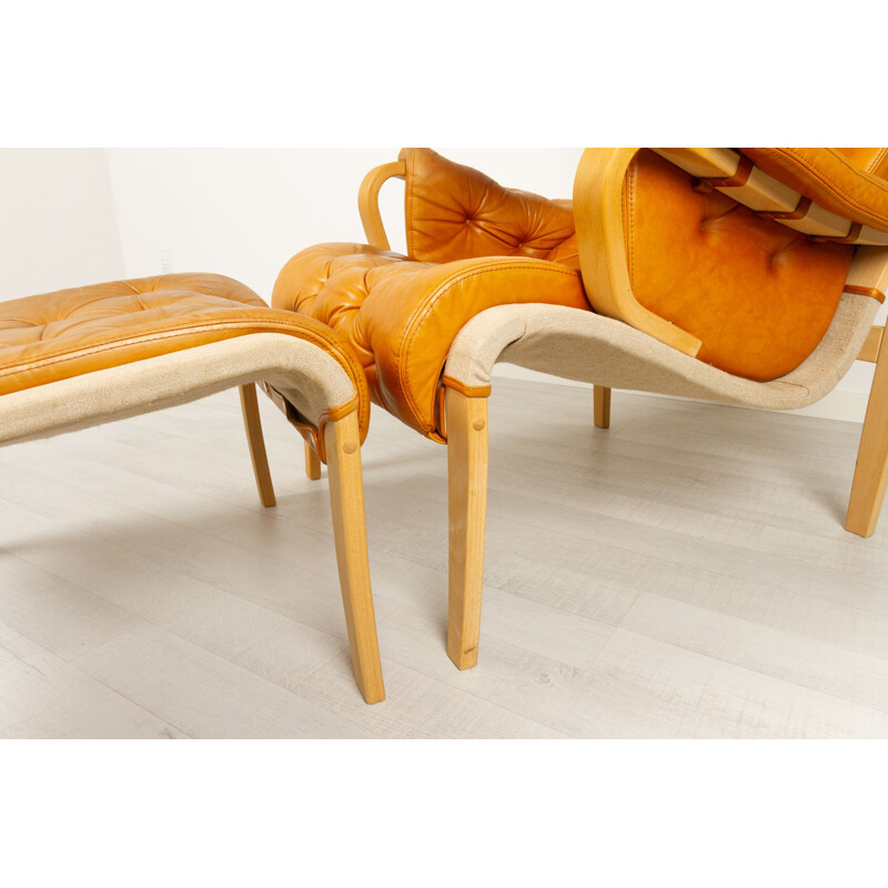Scandinavische vintage fauteuil en voetenbank van Nielaus