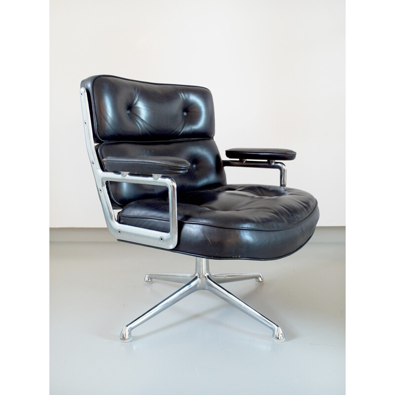 Black leather armchair, Charles EAMES - 1970s