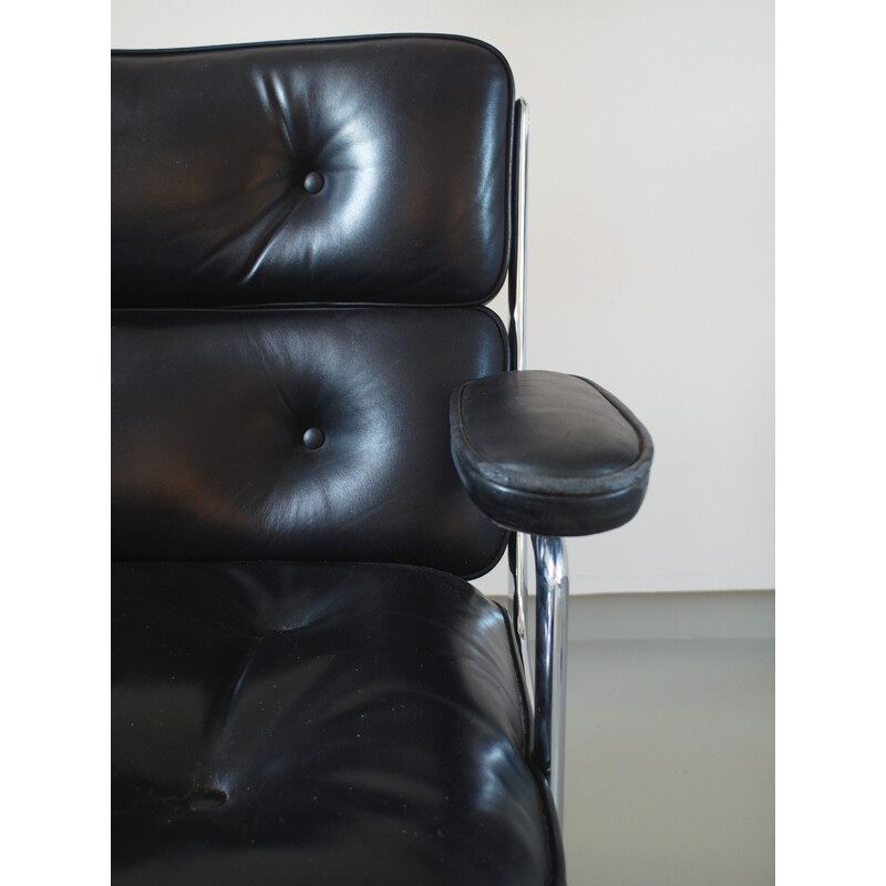 Black leather armchair, Charles EAMES - 1970s