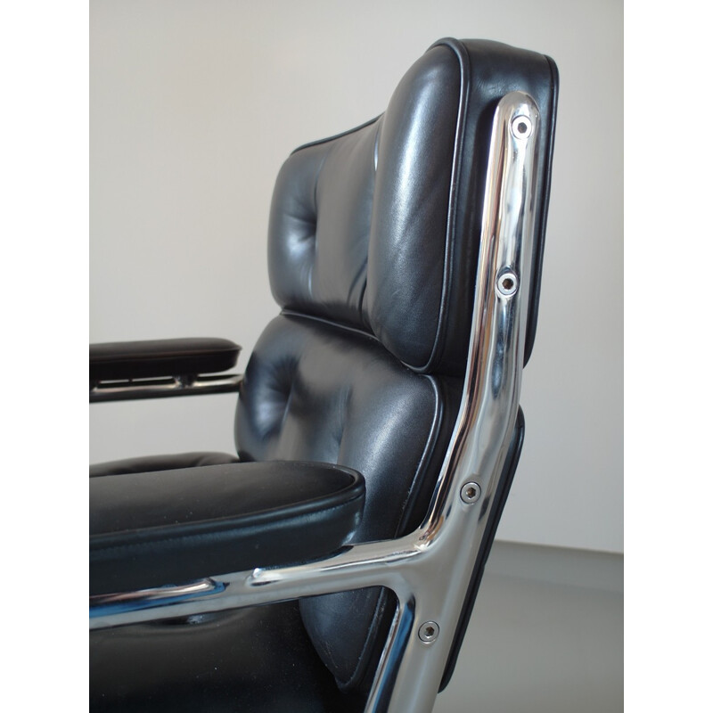 Black leather armchair, Charles EAMES - 1970s