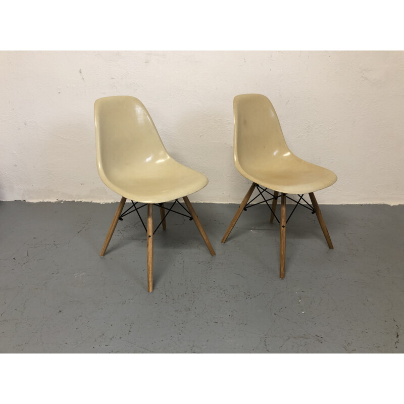 Pair of vintage Dsw chairs by Charles & Ray Eames for Herman Miller