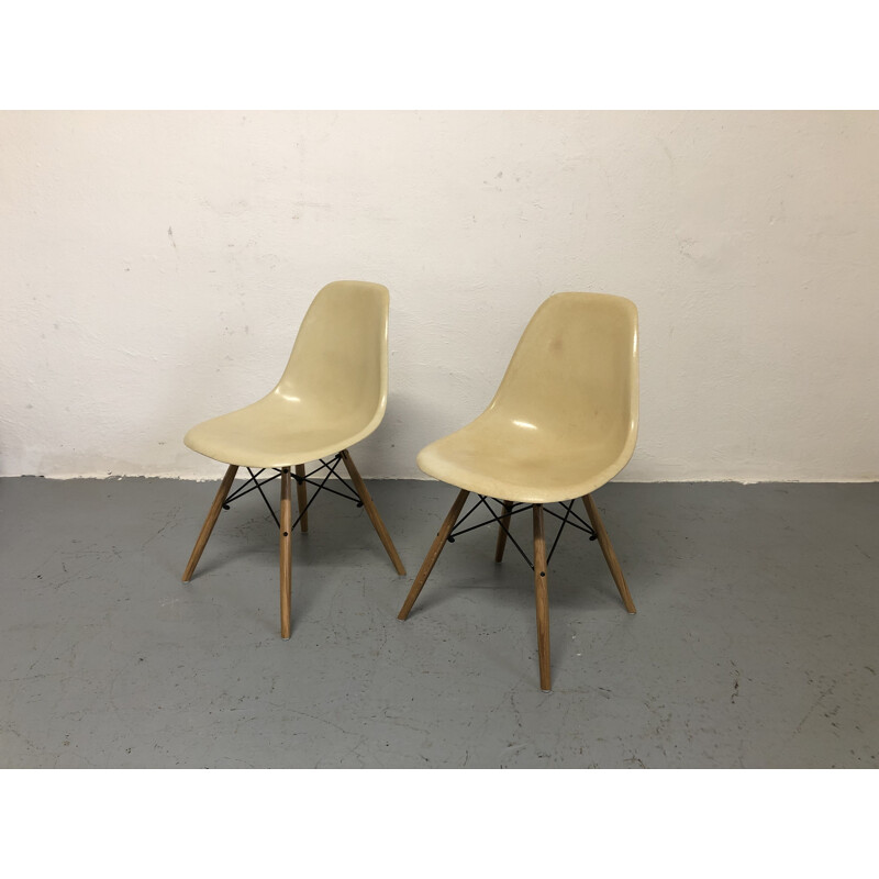 Pair of vintage Dsw chairs by Charles & Ray Eames for Herman Miller