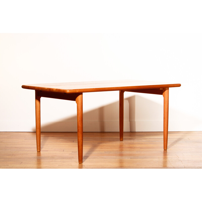 Dining table in oak, Niels Otto MOLLER - 1954