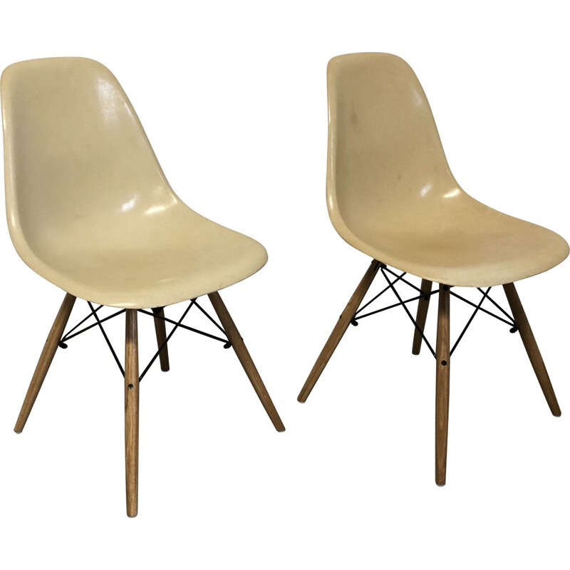 Paire de chaises vintage Dsw par Charles & Ray Eames pour Herman Miller